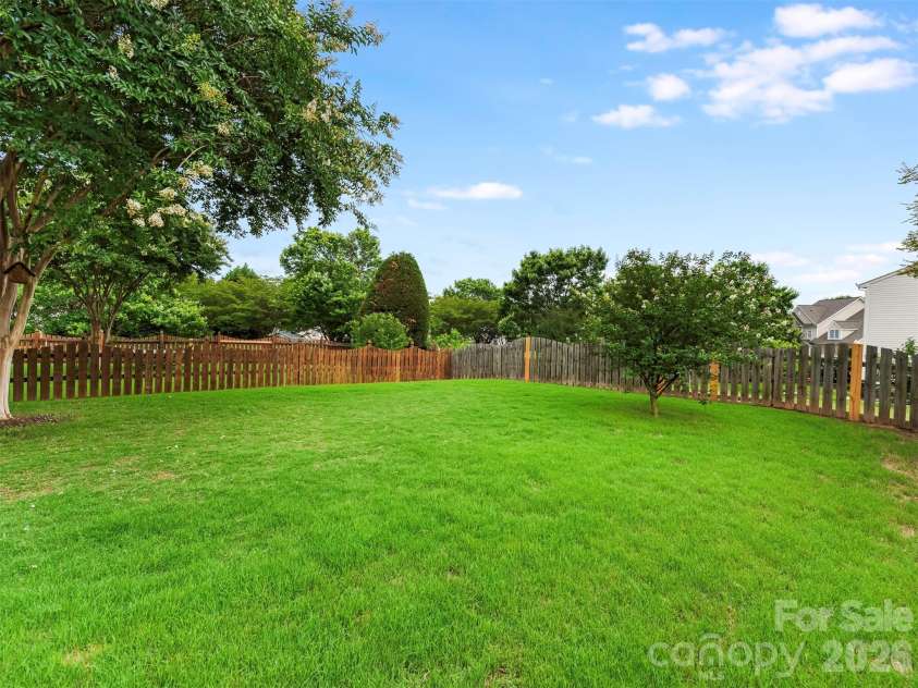 1100 Mountain Laurel Court, Matthews, NC 28104.  MLS# CAR4387377, YatesRealty ID 29193. 
