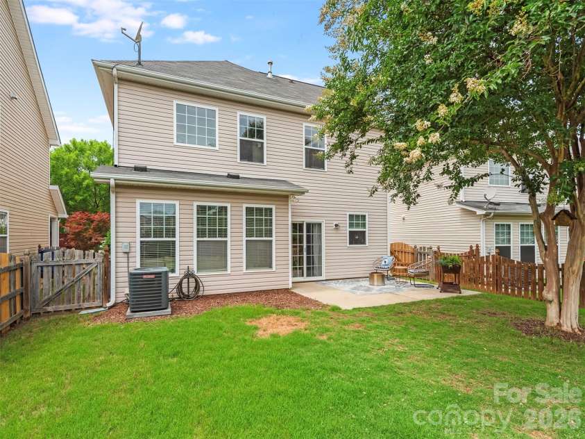 1100 Mountain Laurel Court, Matthews, NC 28104.  MLS# CAR4387377, YatesRealty ID 29193. 