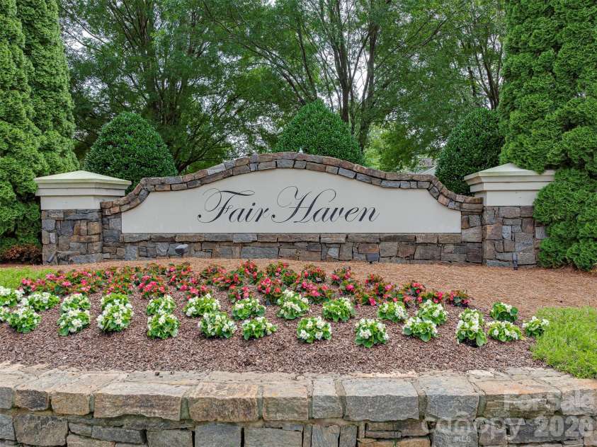 1100 Mountain Laurel Court, Matthews, NC 28104.  MLS# CAR4387377, YatesRealty ID 29193. 