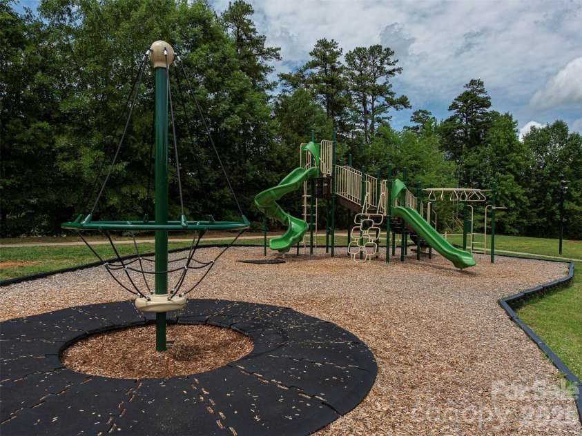 1100 Mountain Laurel Court, Matthews, NC 28104.  MLS# CAR4387377, YatesRealty ID 29193. 