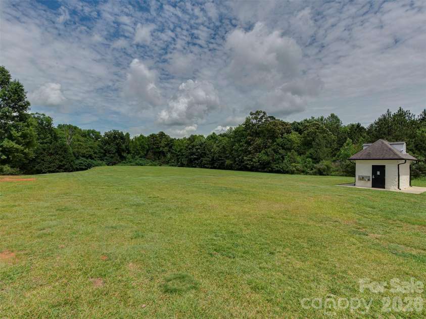 1100 Mountain Laurel Court, Matthews, NC 28104.  MLS# CAR4387377, YatesRealty ID 29193. 