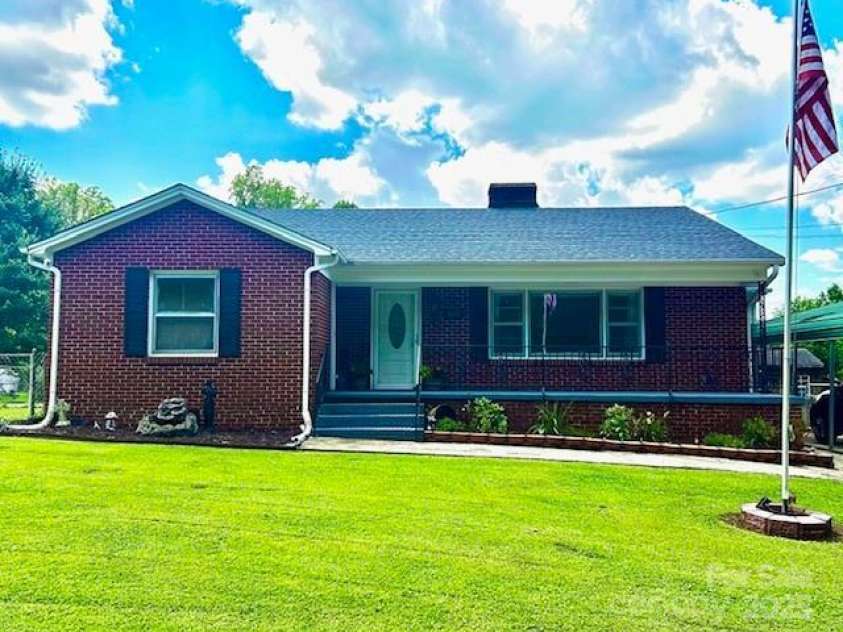607 6th Street Court, Conover, NC 28613.  MLS# CAR4282003, YatesRealty ID 29193. 
