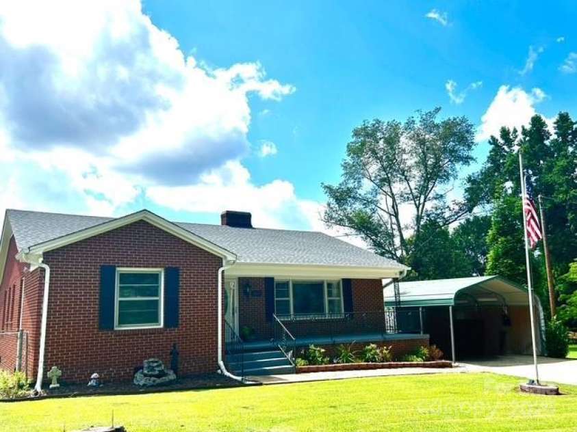 607 6th Street Court, Conover, NC 28613.  MLS# CAR4282003, YatesRealty ID 29193. 