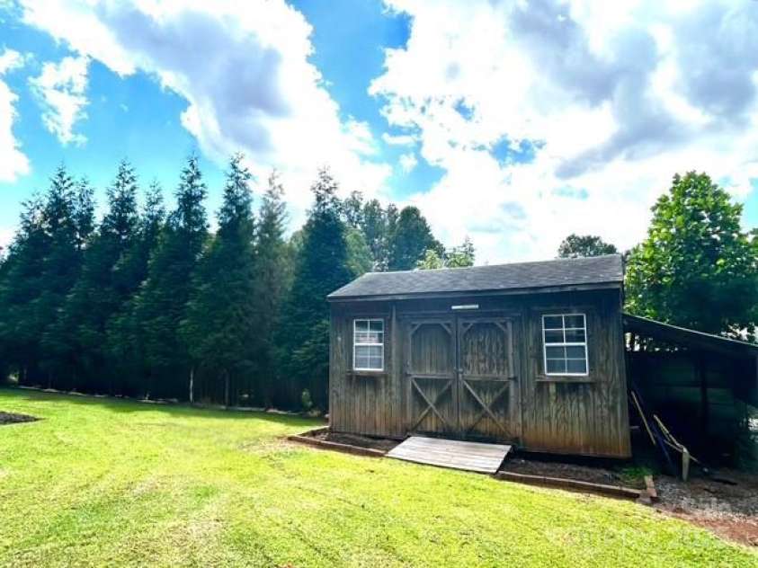 607 6th Street Court, Conover, NC 28613.  MLS# CAR4282003, YatesRealty ID 29193. 