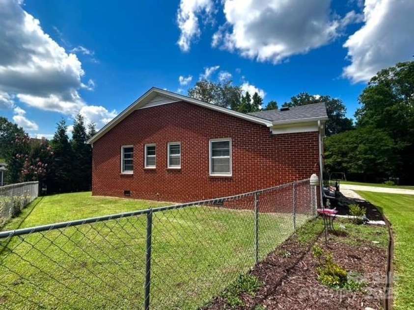 607 6th Street Court, Conover, NC 28613.  MLS# CAR4282003, YatesRealty ID 29193. 