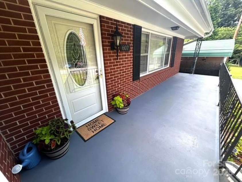 607 6th Street Court, Conover, NC 28613.  MLS# CAR4282003, YatesRealty ID 29193. 