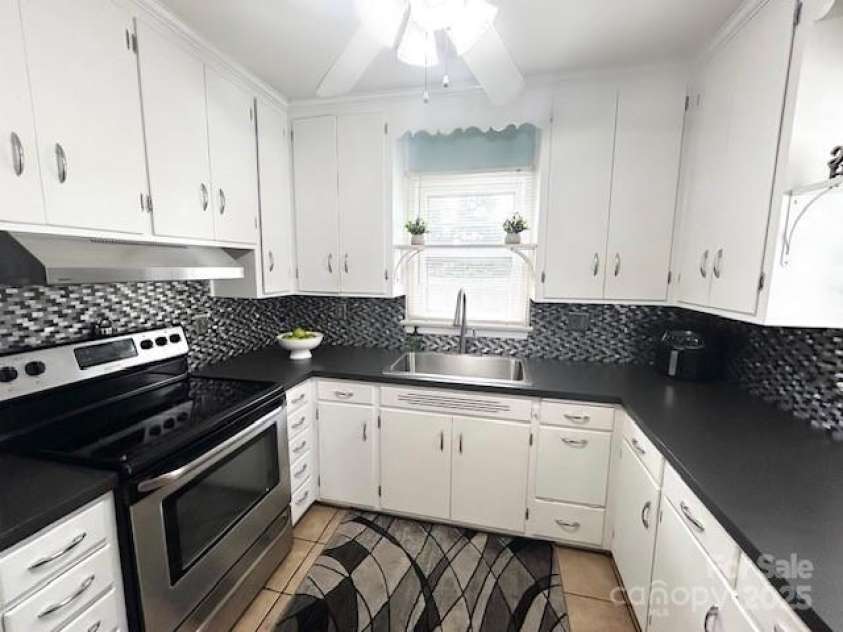 607 6th Street Court, Conover, NC 28613.  MLS# CAR4282003, YatesRealty ID 29193. 