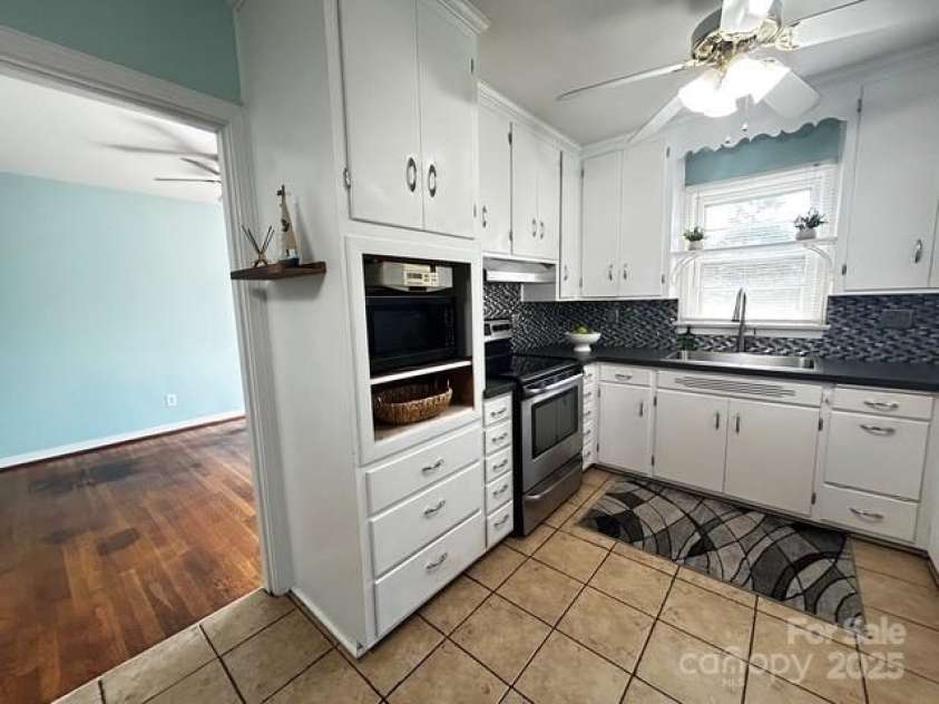 607 6th Street Court, Conover, NC 28613.  MLS# CAR4282003, YatesRealty ID 29193. 
