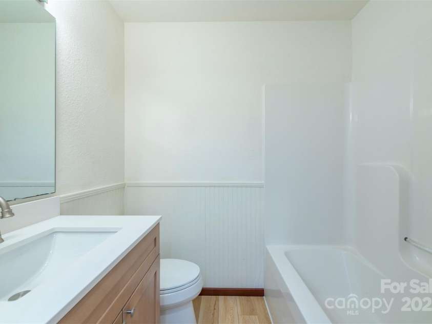 7 Winding Poplar Road, Black Mountain, NC 28711.  MLS# CAR4285345, YatesRealty ID 29194. Basement Full Bath