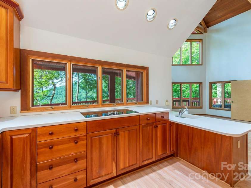 7 Winding Poplar Road, Black Mountain, NC 28711.  MLS# CAR4285345, YatesRealty ID 29194. Downdraft cooktop
