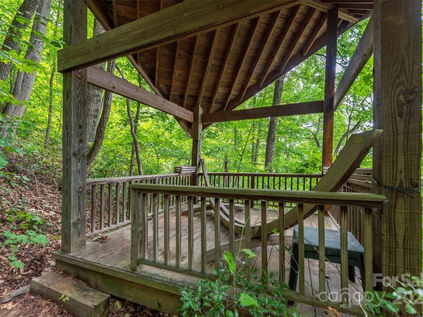 7 Winding Poplar Road, Black Mountain, NC 28711.  MLS# CAR4285345, YatesRealty ID 29194. Gazebo/Treehouse