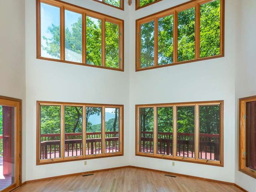 7 Winding Poplar Road, Black Mountain, NC 28711.  MLS# CAR4285345, YatesRealty ID 29194. Great window wall