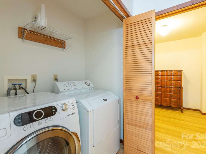 7 Winding Poplar Road, Black Mountain, NC 28711.  MLS# CAR4285345, YatesRealty ID 29194. Laundry in BA