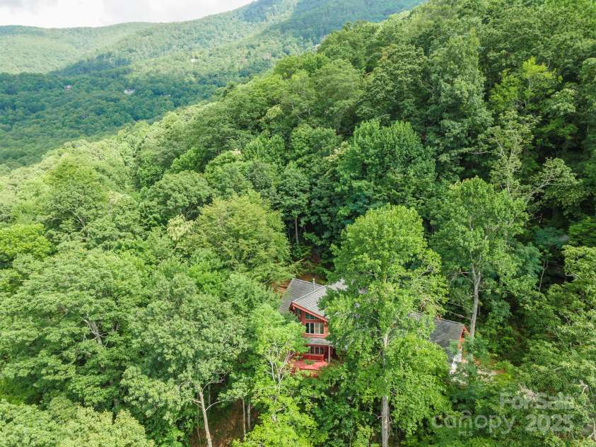 7 Winding Poplar Road, Black Mountain, NC 28711.  MLS# CAR4285345, YatesRealty ID 29194. Nestled in Laurel Ridge