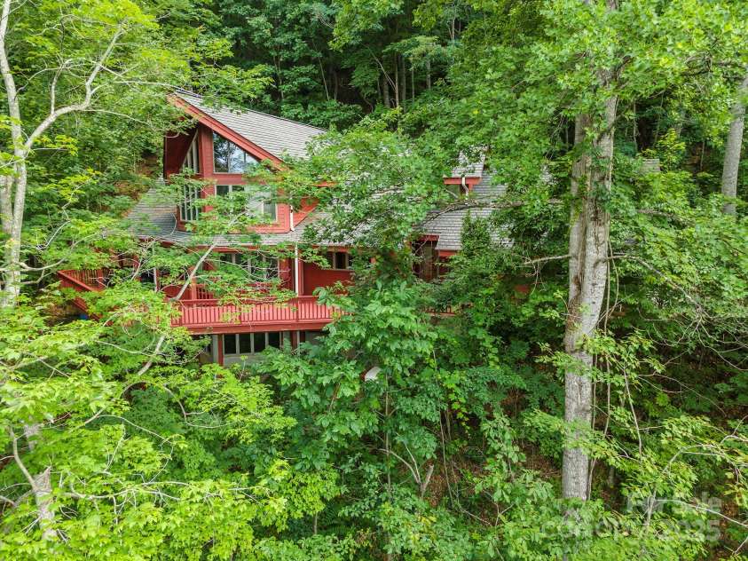 7 Winding Poplar Road, Black Mountain, NC 28711.  MLS# CAR4285345, YatesRealty ID 29194. Nicely Wooded