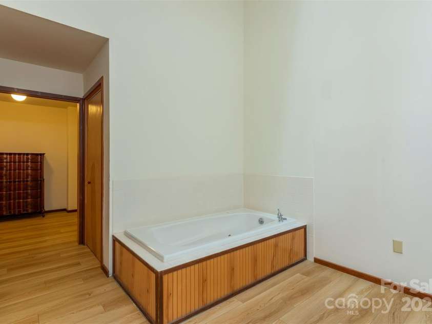 7 Winding Poplar Road, Black Mountain, NC 28711.  MLS# CAR4285345, YatesRealty ID 29194. Primary BA