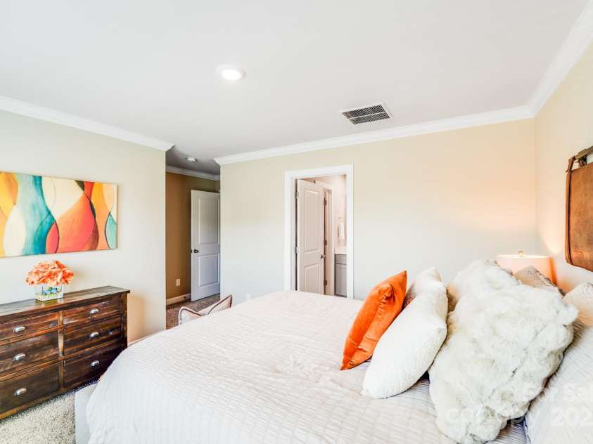 3738 Memorial Parkway, Charlotte, NC 28278.  MLS# CAR4276646, YatesRealty ID 29195. 