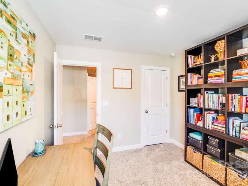 3738 Memorial Parkway, Charlotte, NC 28278.  MLS# CAR4276646, YatesRealty ID 29195. 