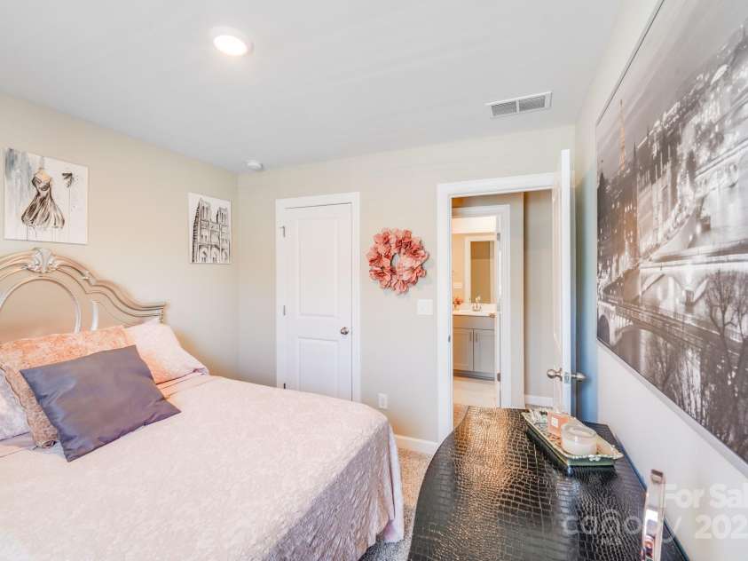 3738 Memorial Parkway, Charlotte, NC 28278.  MLS# CAR4276646, YatesRealty ID 29195. 