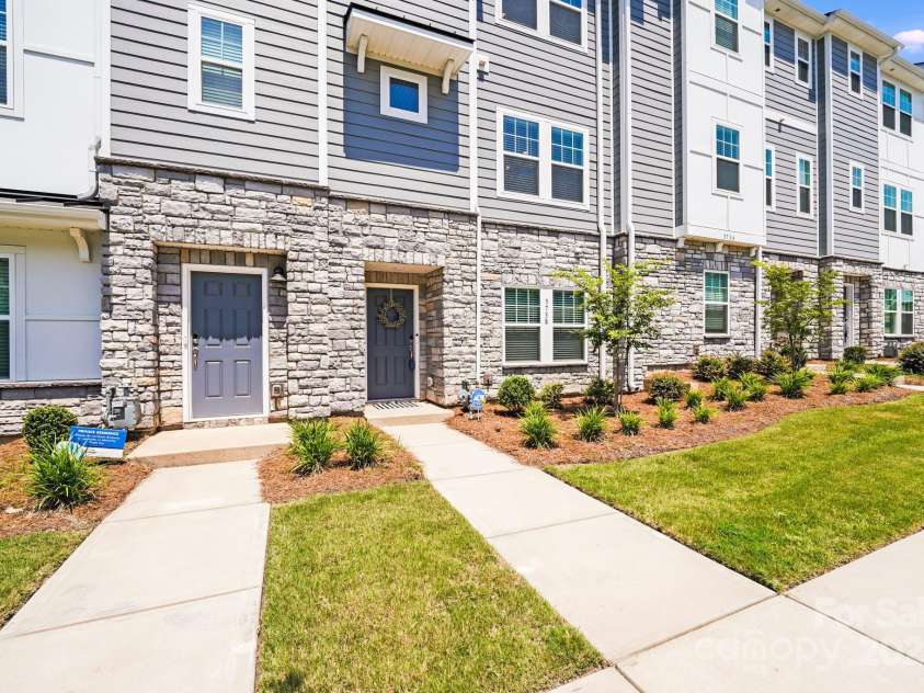 3738 Memorial Parkway, Charlotte, NC 28278.  MLS# CAR4276646, YatesRealty ID 29195. 