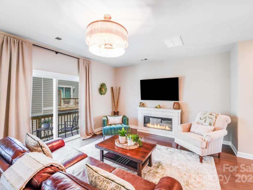 3738 Memorial Parkway, Charlotte, NC 28278.  MLS# CAR4276646, YatesRealty ID 29195. 