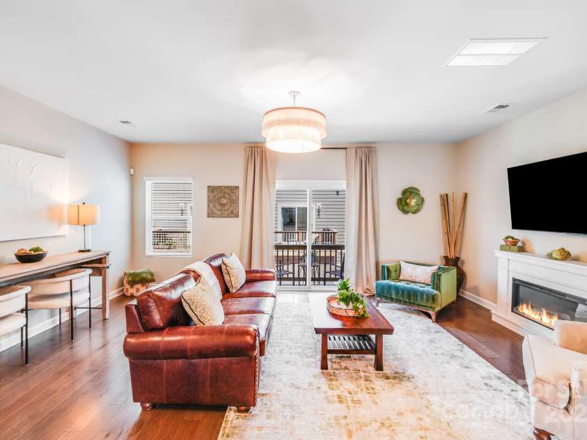 3738 Memorial Parkway, Charlotte, NC 28278.  MLS# CAR4276646, YatesRealty ID 29195. 