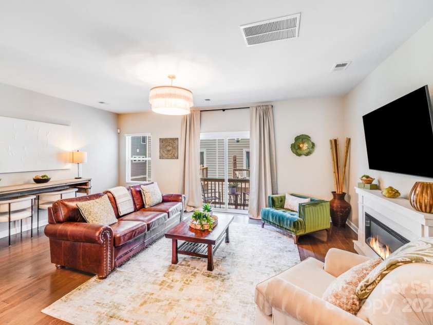 3738 Memorial Parkway, Charlotte, NC 28278.  MLS# CAR4276646, YatesRealty ID 29195. 