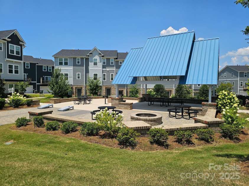 3738 Memorial Parkway, Charlotte, NC 28278.  MLS# CAR4276646, YatesRealty ID 29195. Courtyard