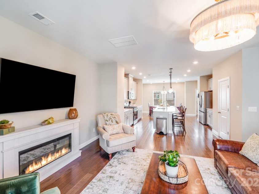 3738 Memorial Parkway, Charlotte, NC 28278.  MLS# CAR4276646, YatesRealty ID 29195. Electric Fireplace