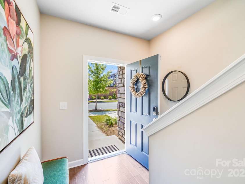 3738 Memorial Parkway, Charlotte, NC 28278.  MLS# CAR4276646, YatesRealty ID 29195. Foyer