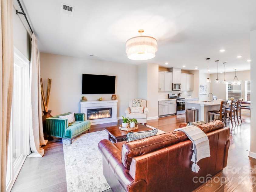 3738 Memorial Parkway, Charlotte, NC 28278.  MLS# CAR4276646, YatesRealty ID 29195. Great room on second level