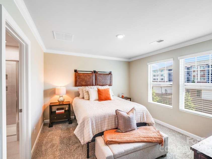 3738 Memorial Parkway, Charlotte, NC 28278.  MLS# CAR4276646, YatesRealty ID 29195. Primary Suite