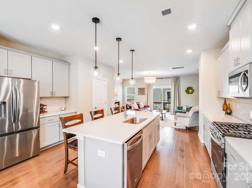 3738 Memorial Parkway, Charlotte, NC 28278.  MLS# CAR4276646, YatesRealty ID 29195. Wine/Coffee/Tea Station