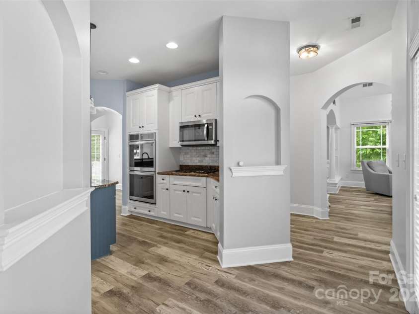 1009 Jerry Lane, Matthews, NC 28105.  MLS# CAR4264669, YatesRealty ID 29196. 