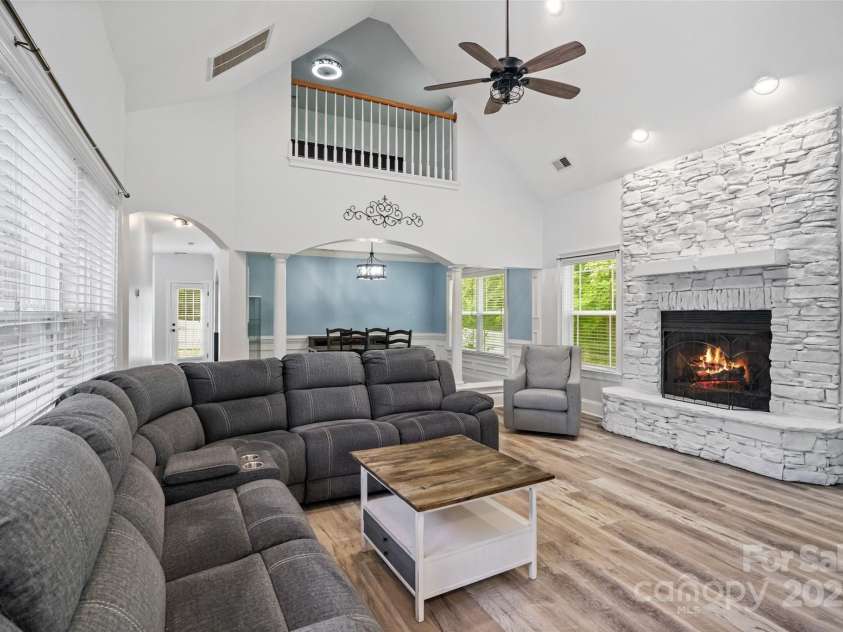 1009 Jerry Lane, Matthews, NC 28105.  MLS# CAR4264669, YatesRealty ID 29196. 