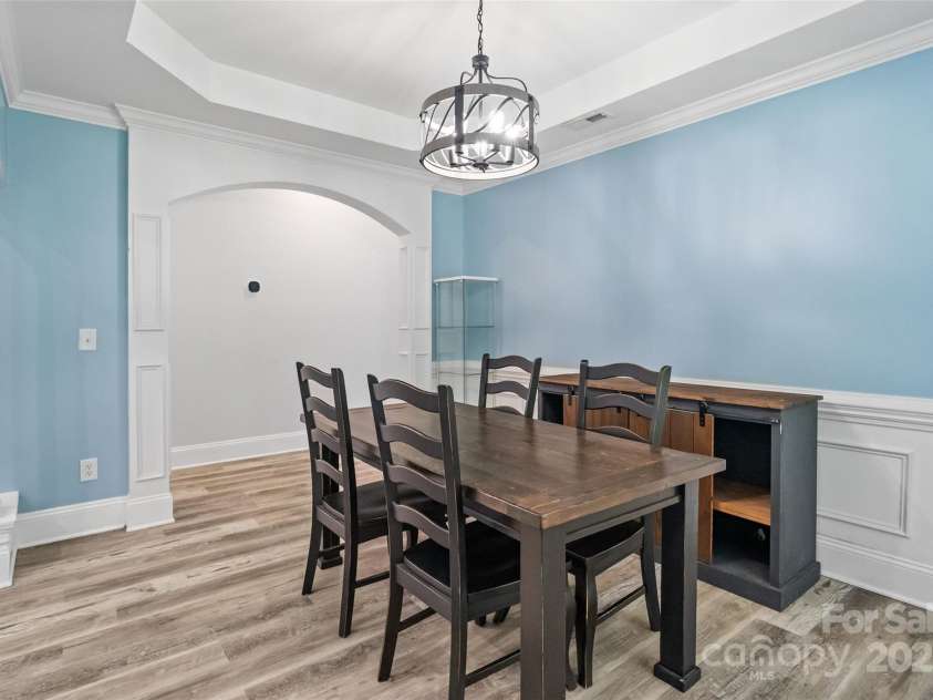1009 Jerry Lane, Matthews, NC 28105.  MLS# CAR4264669, YatesRealty ID 29196. 