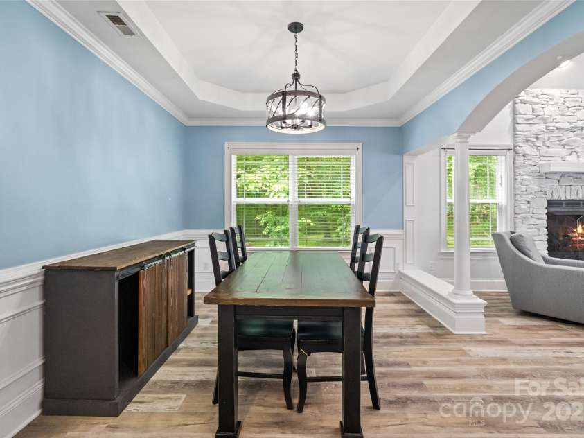 1009 Jerry Lane, Matthews, NC 28105.  MLS# CAR4264669, YatesRealty ID 29196. 