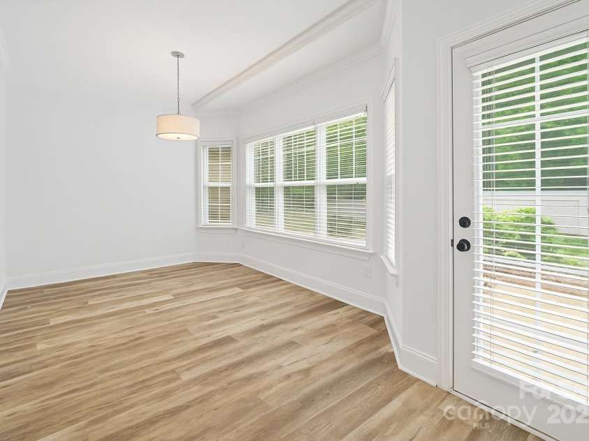 1009 Jerry Lane, Matthews, NC 28105.  MLS# CAR4264669, YatesRealty ID 29196. 