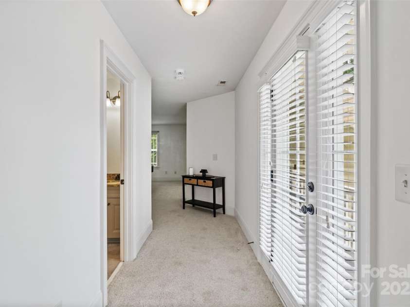 1009 Jerry Lane, Matthews, NC 28105.  MLS# CAR4264669, YatesRealty ID 29196. 