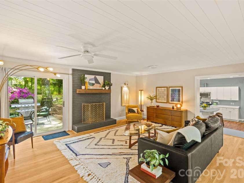 7108 Preston Court, Charlotte, NC 28215.  MLS# CAR4369379, YatesRealty ID 29196. 