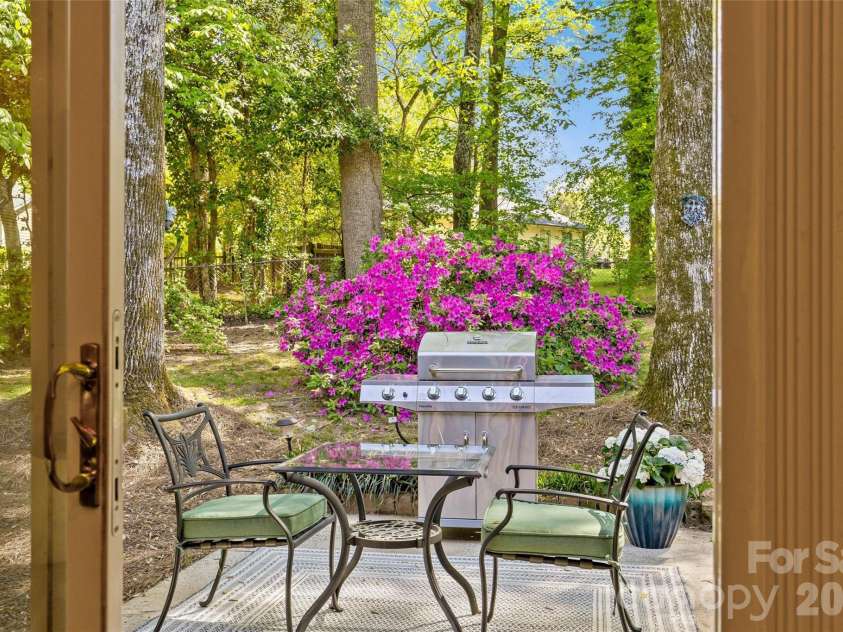 7108 Preston Court, Charlotte, NC 28215.  MLS# CAR4369379, YatesRealty ID 29196. 