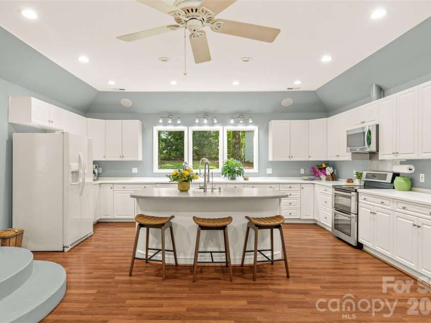 7108 Preston Court, Charlotte, NC 28215.  MLS# CAR4369379, YatesRealty ID 29196. 