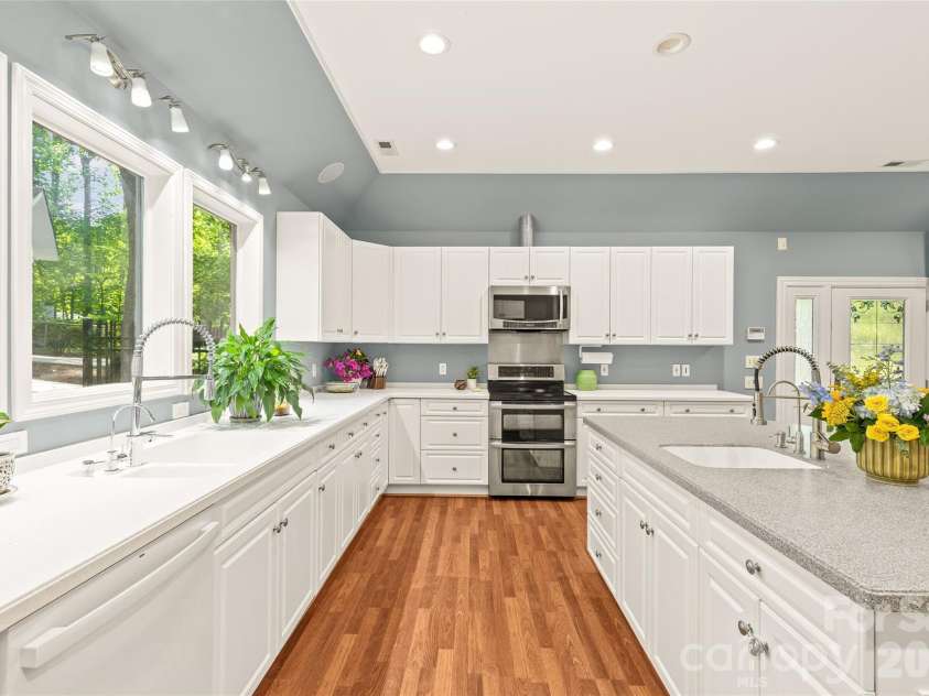 7108 Preston Court, Charlotte, NC 28215.  MLS# CAR4369379, YatesRealty ID 29196. 