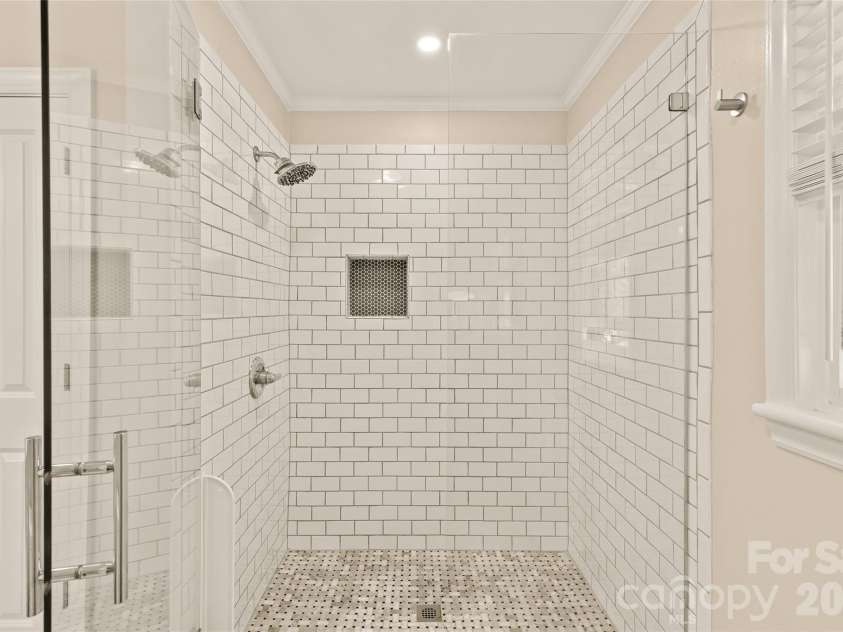 7108 Preston Court, Charlotte, NC 28215.  MLS# CAR4369379, YatesRealty ID 29196. 