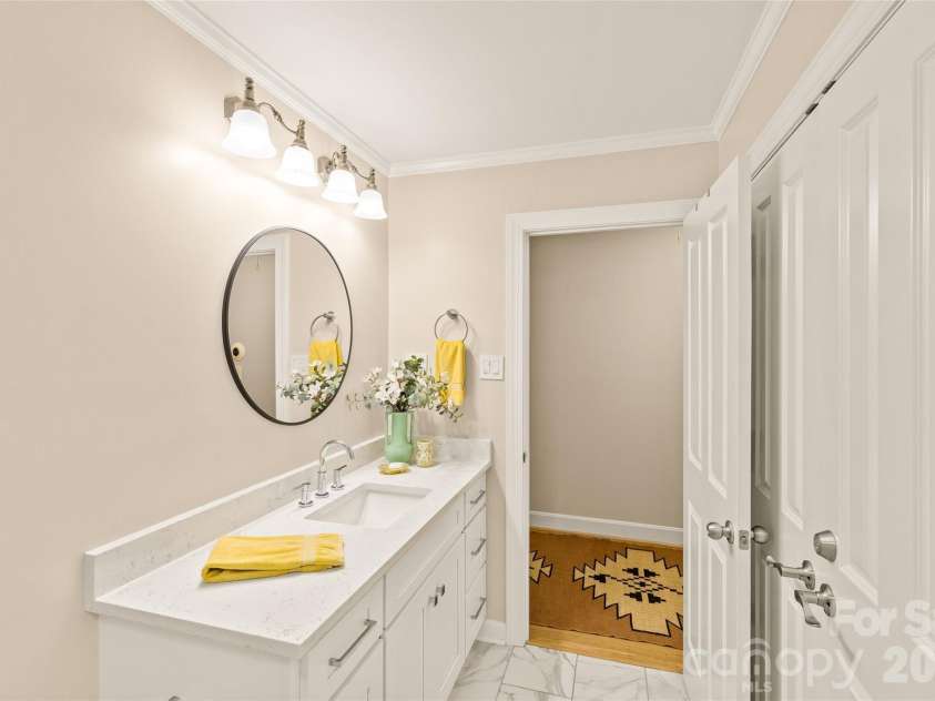 7108 Preston Court, Charlotte, NC 28215.  MLS# CAR4369379, YatesRealty ID 29196. 