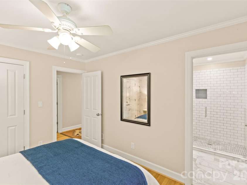 7108 Preston Court, Charlotte, NC 28215.  MLS# CAR4369379, YatesRealty ID 29196. 