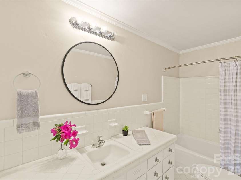 7108 Preston Court, Charlotte, NC 28215.  MLS# CAR4369379, YatesRealty ID 29196. 
