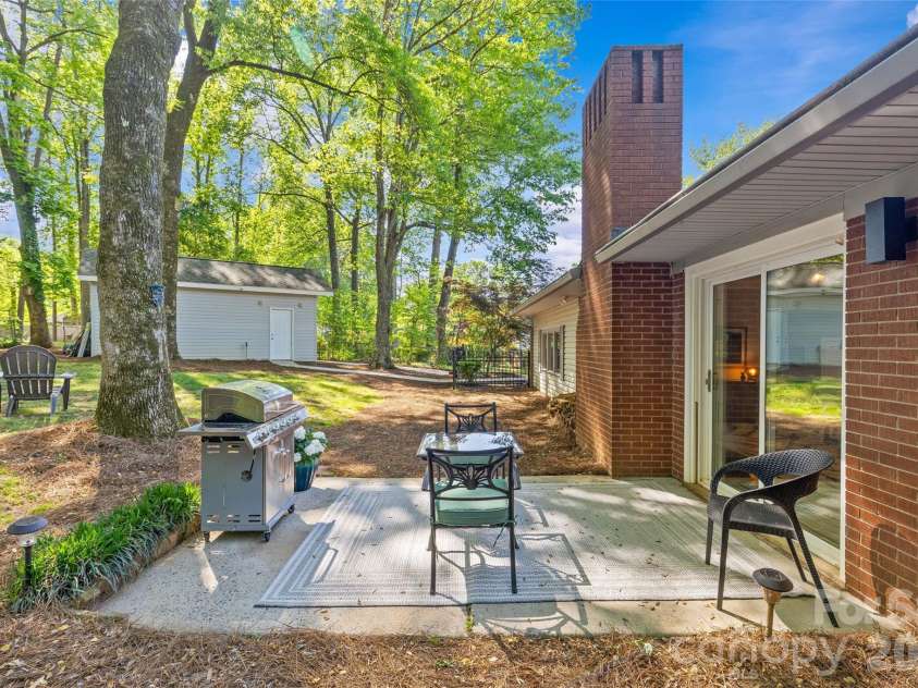 7108 Preston Court, Charlotte, NC 28215.  MLS# CAR4369379, YatesRealty ID 29196. 