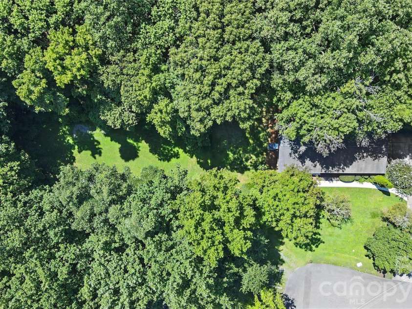 7108 Preston Court, Charlotte, NC 28215.  MLS# CAR4369379, YatesRealty ID 29196. 