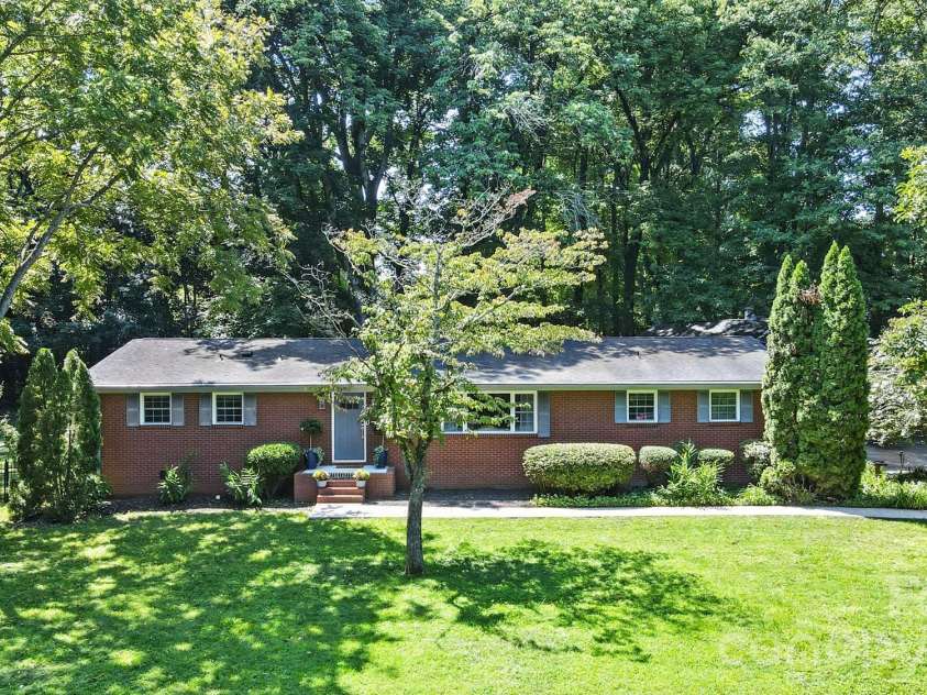 7108 Preston Court, Charlotte, NC 28215.  MLS# CAR4369379, YatesRealty ID 29196. 
